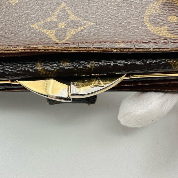 Louis Vuitton Gold Lock LV Wallet - Picture 8 of 14